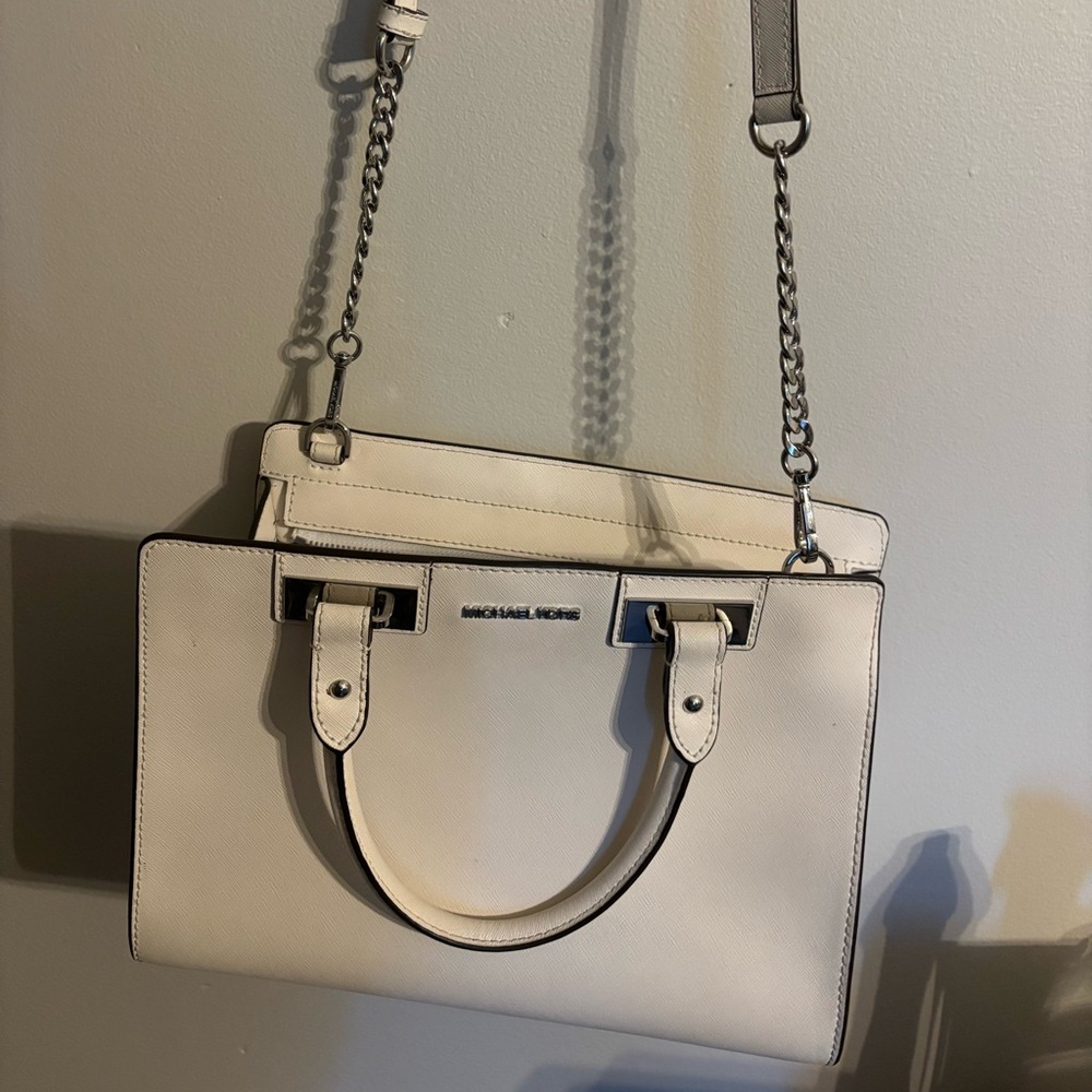 White Michael Kors Cross body